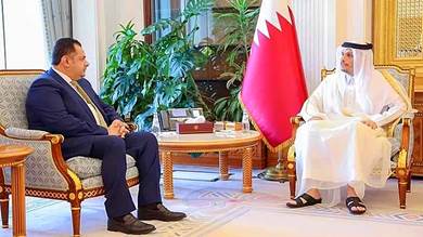 رئيس الوزراء اليمني مع نظيره القطري في الدوحة