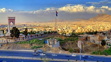 الحكومة تدين عمليات تهجير لسكان واحتجاز رئيس نادي المعلمين في صنعاء