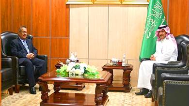 ​بن دغر يناقش مع السفير السعودي مستجدات الأوضاع في اليمن