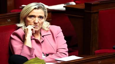 مارين لوبن زعيمة حزب اليمين المتطرف في فرنسا