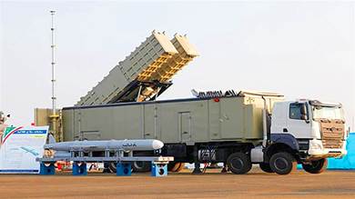 الصورة لصواريخ كروز أُرسلت إلى المنطقة الثالثة في بحرية الجيش الإيراني قبالة خليج عمان (تسنيم)