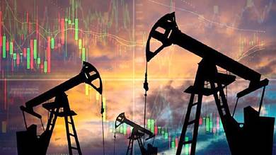 النفط يستقر والأنظار على الشرق الأوسط وخفض أسعار الفائدة الأمريكية