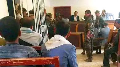 ​الحوثي يعتقل محاميا انتقد تصفية متهم داخل محكمة دمت