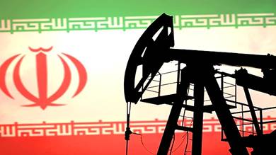 وكالة بلومبرغ: أموال إيران الإضافية من النفط تصل إلى حلفائها في اليمن