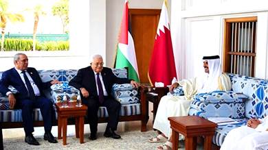 عباس: ننسق مع قطر لتحقيق وقف فوري لإطلاق النار في غزة