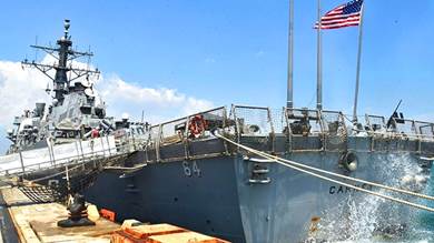 الجيش الأمريكي: الحوثيون استهدفوا سفينة متجهة لإيران