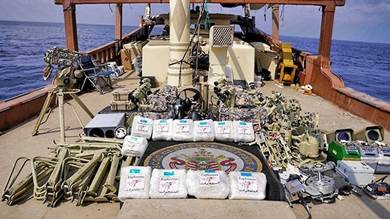البحرية الأمريكية تضبط شحنة أسلحة إيرانية كانت في طريقها إلى الحوثي