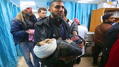 44 شهيدا إثر قصف إسرائيلي على منازل وسط قطاع غزة