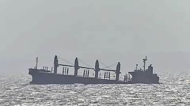 الشركة المشغلة لسفينة "روبيمار": لا تزال عائمة في البحر الأحمر بعدما استهدفها الحوثيون