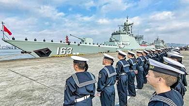 أسطول صيني ينطلق أمس الأول في مهمة مرافقة إلى خليج عدن (شينخوا)