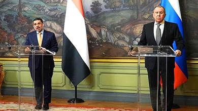 وزير الخارجية الروسي لافروف خلال مؤتمر صحفي مشترك مع رئيس الوزراء اليمني بن مبارك