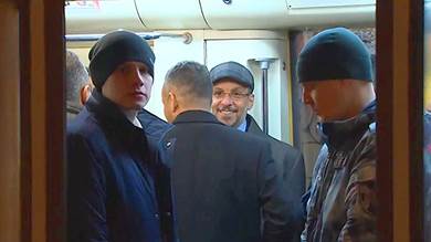 ​رئيس حكومة اليمن بن مبارك في مترو موسكو