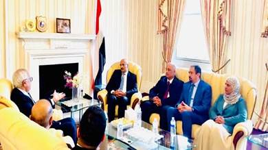 طارق صالح يشيد بجهود طاقم السفارة اليمنية في لندن