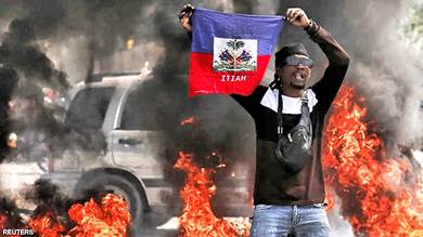 زعيم عصابة يتوعد رئيس الوزراء.. ماذا يحدث في هايتي؟