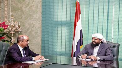 عضو مجلس القيادة الرئاسي عبدالرحمن المحرّمي مع وزير المالية سالم بن بريك