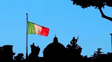 ​إيطاليا: سنرد بقوة في حالة استهداف سفننا في البحر الأحمر
