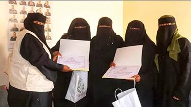 ​اتحاد نساء اليمن يكرم 8 عاملات بلحج في اليوم العالمي للمرأة