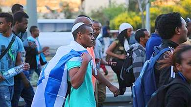 يهود إثيوبيون يقدمون تضحيات في حرب غزة لكسب اعتراف إسرائيل
