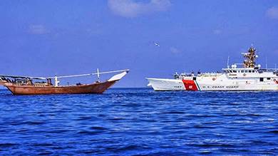 تقرير عن خطف قارب يمني في خليج عدن ووفاة أحد أفراد الطاقم