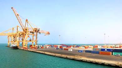 ​تصاعد الهجمات ضد الملاحة الدولية يهدد بإغلاق ميناء الحديدة