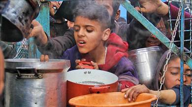 الصليب الأحمر: لا يكاد يوجد أي طعام بغزة والأطفال يعانون الجوع