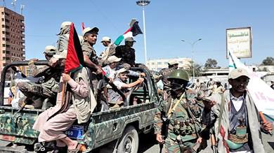 الحوثيون يعلنون سقوط قتلى وجرحى في ضربات أميركية بريطانية
