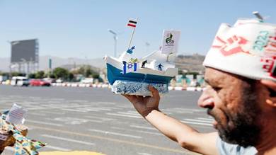 "بلومبيرغ": الحوثيون لديهم القدرة على مهاجمة السفن لعدة أشهر قادمة