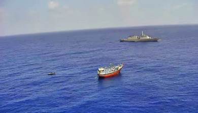 ​البحرية الهندية تستعيد سفينة إيرانية مخطوفة بالقرب من سقطرى