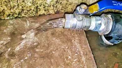 مواطنون يؤكدون تحسن خدمة المياه في محافظة عدن