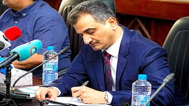 محافظ عدن يكلف مديرين لمصلحة الضرائب وإدارة الواجبات الزكوية