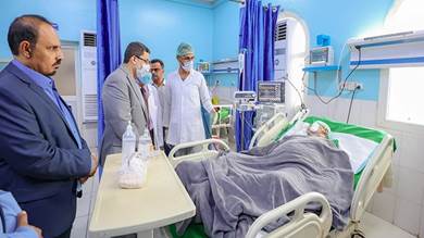  رئيس الوزراء يتفقد أحوال المرضى والخدمات الطبية في مستشفى ابن سينا بالمكلا