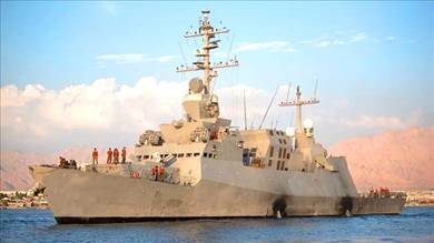 سفينة صواريخ أمريكية ترسو قبالة شواطئ إسرائيل