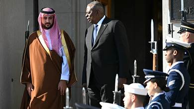 مباحثات أمريكية سعودية حول التصعيد العسكري في المنطقة وجهود احتوائه