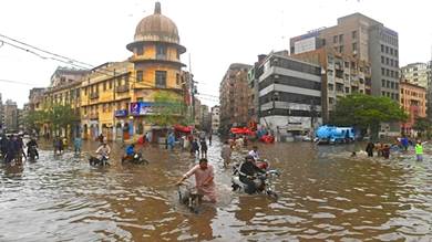 تحذيرات من انهيارات أرضية.. مصرع العشرات في باكستان جراء أمطار وصواعق