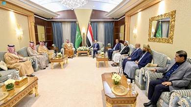 توافد لأعضاء المجلس الرئاسي إلى الرياض وسط أنباء عن تغييرات
