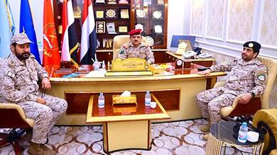 ​وزير الدفاع يستقبل قائد قوات التحالف في عدن