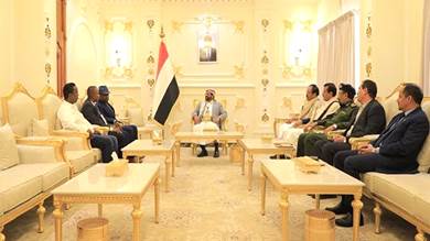 العرادة خلال استقباله السفير الصومالي لدى اليمن