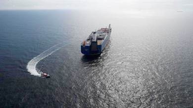هيئة بحرية بريطانية: 4 أشخاص على متن قارب هاجموا سفينة بالمهرة