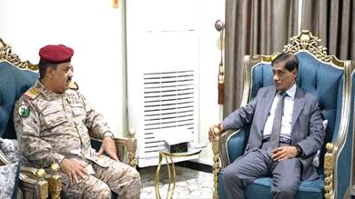 ​البحسني يطلع من وزير الدفاع على مستجدات الأوضاع العسكرية