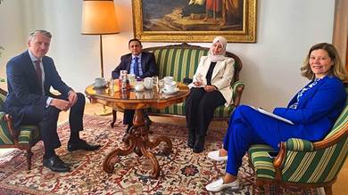 السفير شجاع الدين خلال لقائه رئيس دائرة الشرق الأوسط بالخارجية النمساوية

