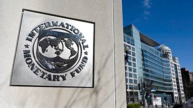 النقد الدولي يحث حكومة الشرعية بتسريع الإصلاحات في المالية العامة