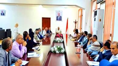 ​اجتماع موسع بتعز يقر تشكيل لجنة تصوغ رؤية شاملة لمواجهة الحوثيين